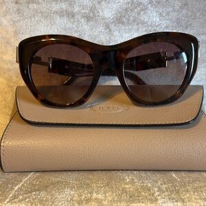 Tod's Brown Oversized Cat-Eye Sunglasses